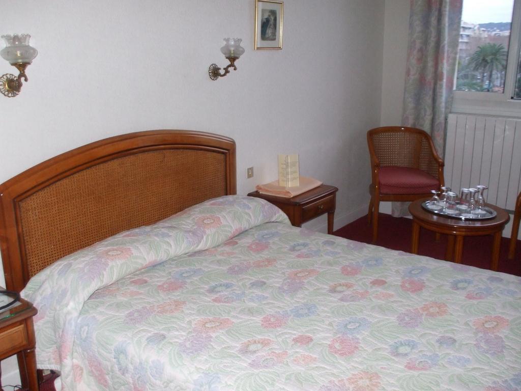 مينتون Hotel Aiglon الغرفة الصورة